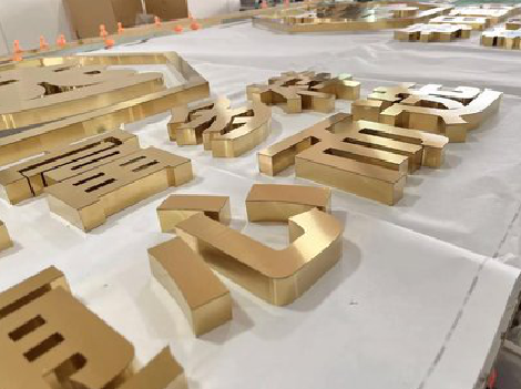 清流拉丝不锈钢字的特点。